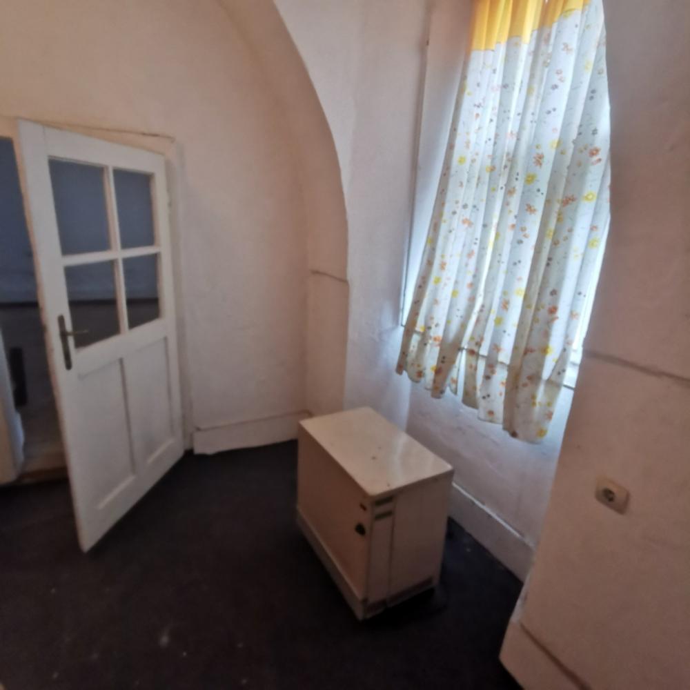 Slika 6 - Trg Vladike Nikolaja 2,  Lokal za izdavanje, 50m2, 501€