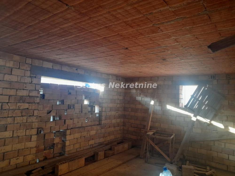 Slika 3 -  Kuća na prodaju, 250m2, 120.000€