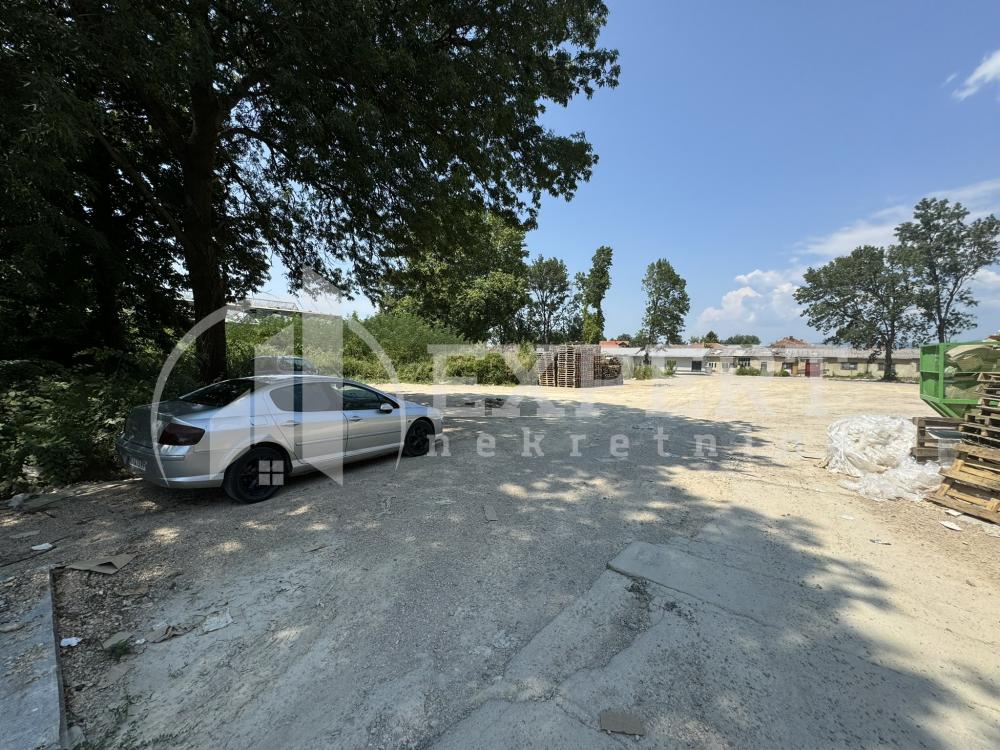 Slika 9 - Šumadijska,  Lokal za izdavanje, 1000m2, 5.000€