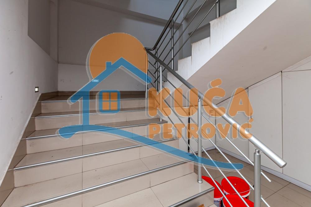 Slika 7 - Ivana Milutinovića,  Lokal za izdavanje, 530m2, 2.000€