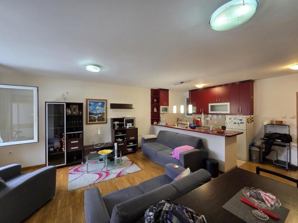 Glavna slika -Cvećarska, Trosoban stan na prodaju, 71m2, 199.820€