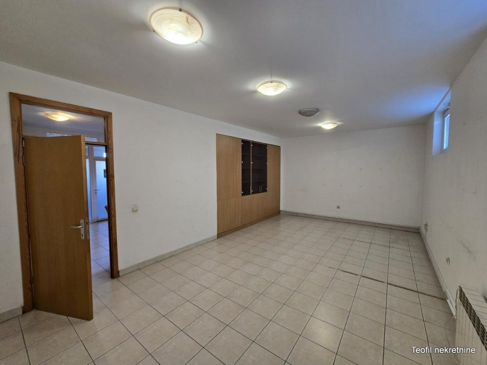 Slika 3 - Cara Dušana,  Lokal za izdavanje, 500m2, 2.000€