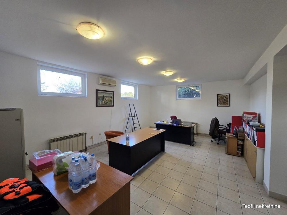 Slika 1 - Cara Dušana,  Lokal za izdavanje, 60m2, 900€