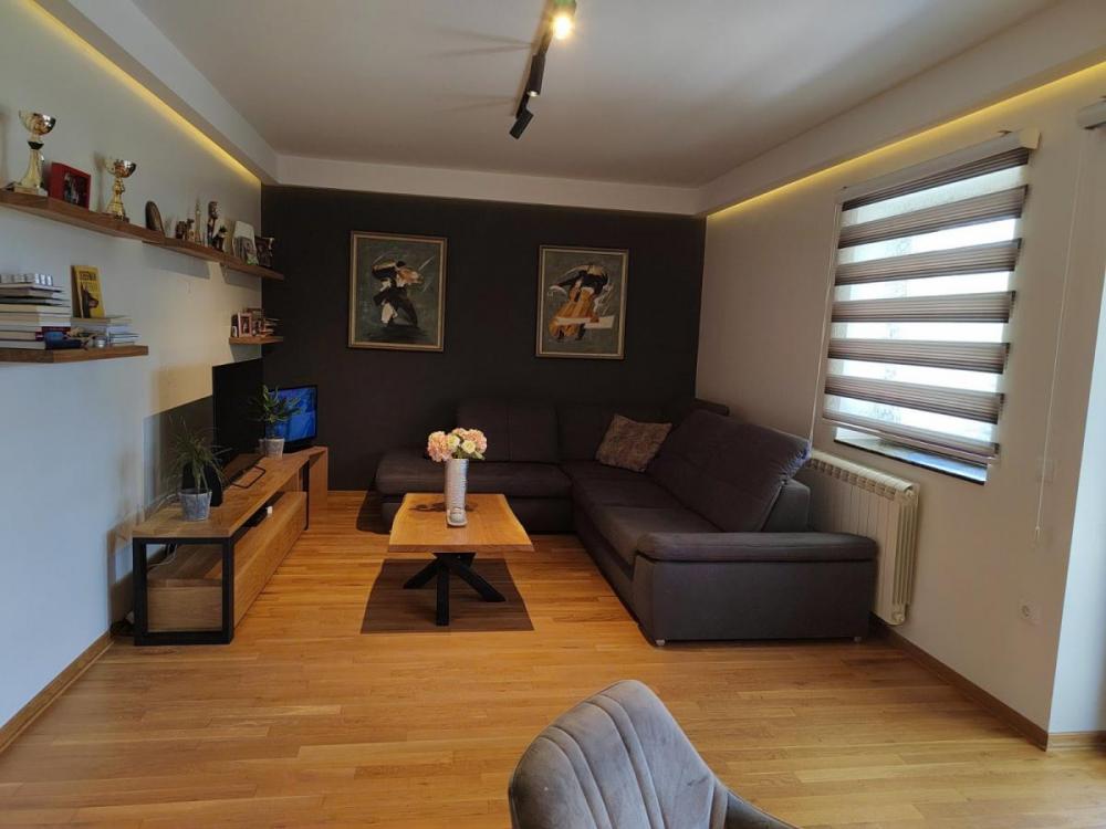 Slika 1 -  Kuća za izdavanje, 170m2, 1.300€