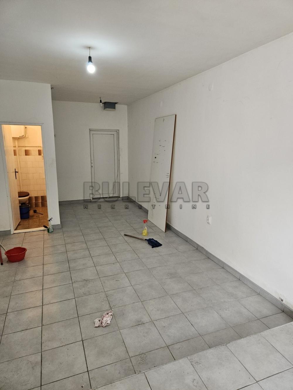 Slika 2 - Mariborska,  Lokal za izdavanje, 100m2, 400€