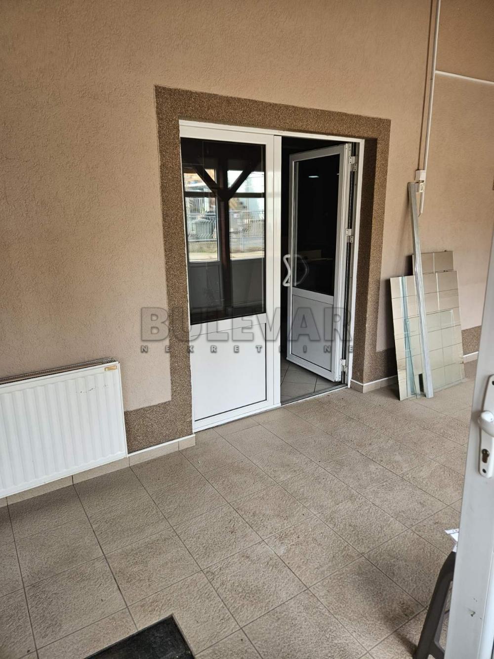 Slika 4 - Mariborska,  Lokal za izdavanje, 100m2, 400€