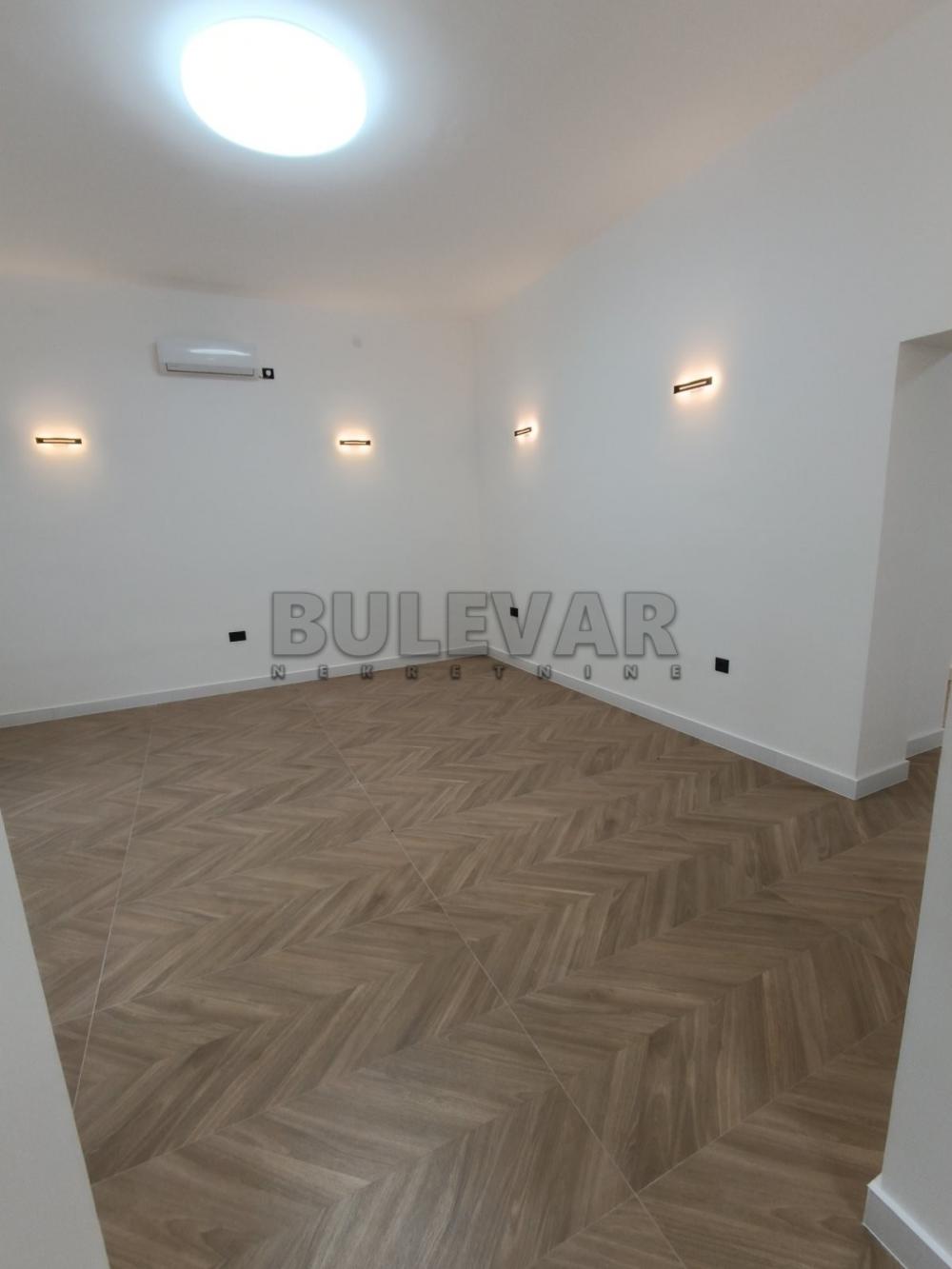 Slika 2 - Generala Tranijea,  Lokal za izdavanje, 240m2, 2.500€