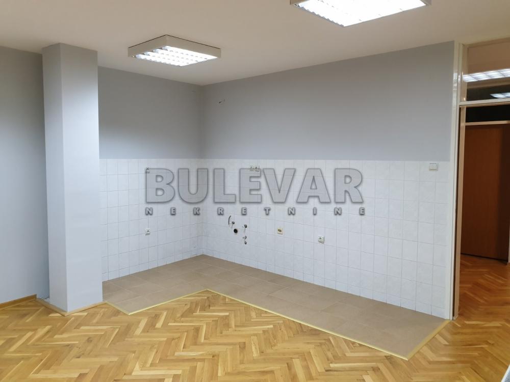 Slika 1 - Nikole Pašića,  Lokal za izdavanje, 100m2, 900€