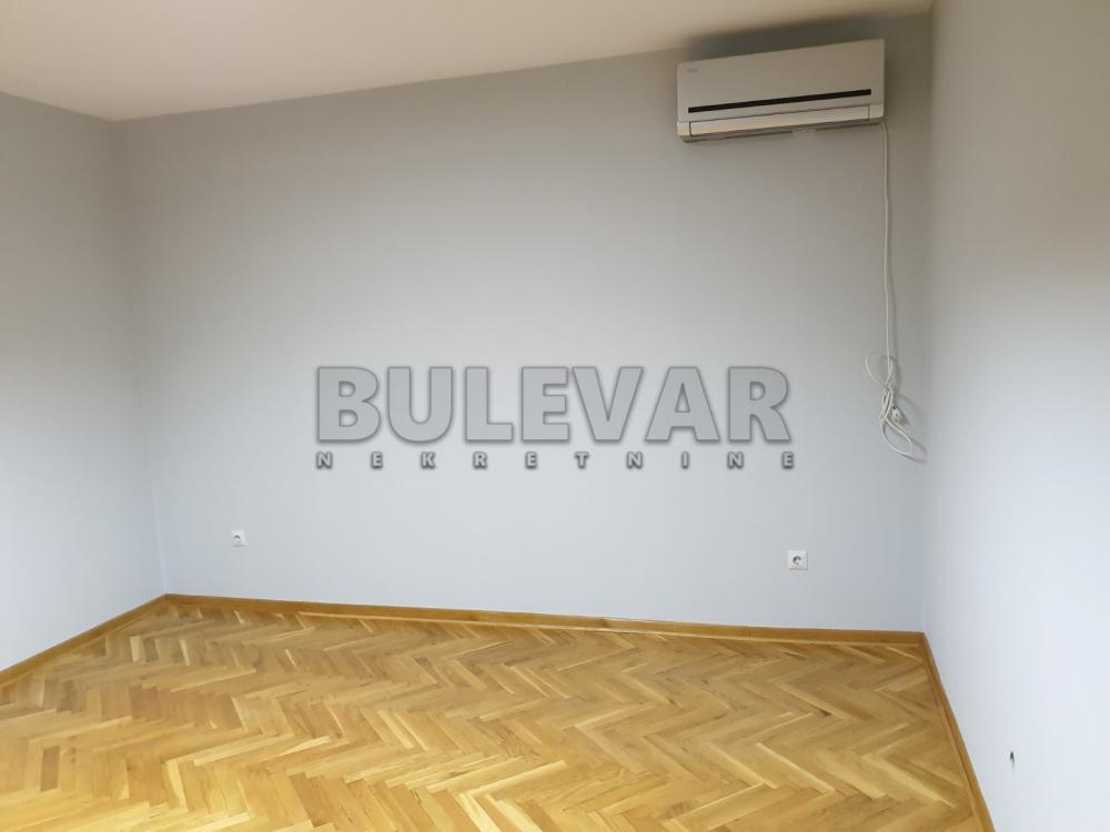 Slika 7 - Nikole Pašića,  Lokal za izdavanje, 100m2, 900€