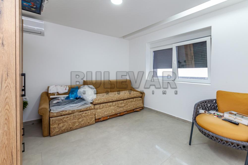 Slika 1 - Hajduk Stanka,  Lokal za izdavanje, 73m2, 800€