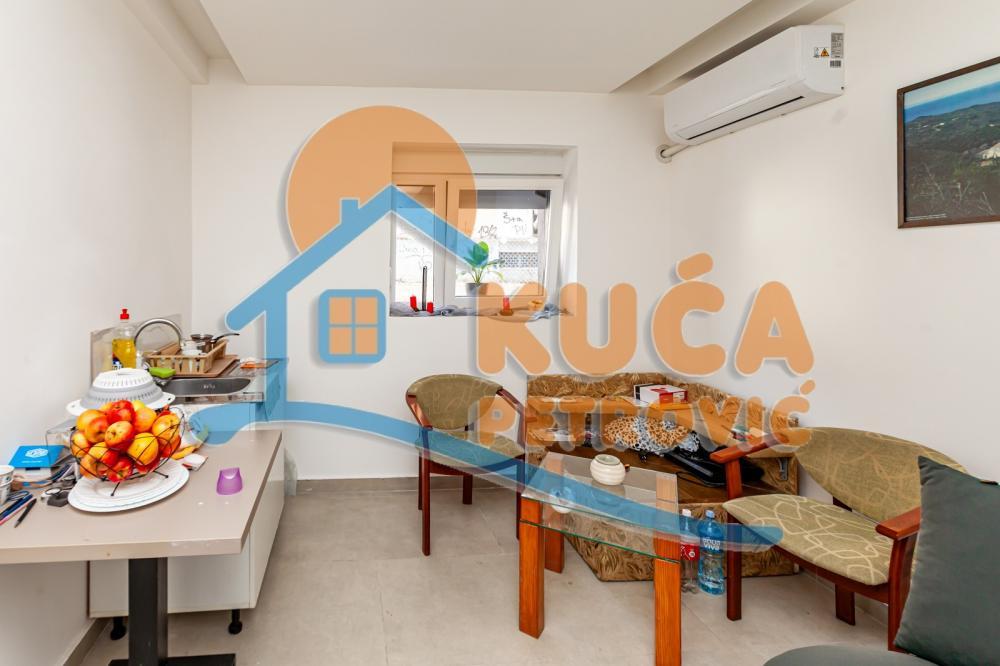 Glavna slika -Hajduk Stanka,  Lokal za izdavanje, 73m2, 600€