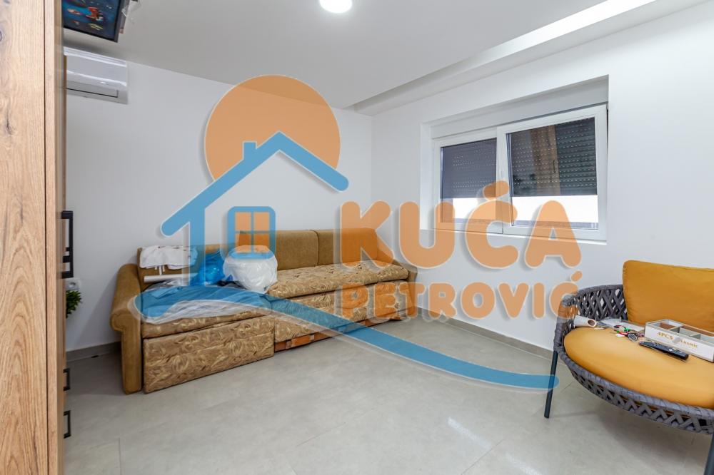 Slika 1 - Hajduk Stanka,  Lokal za izdavanje, 73m2, 600€