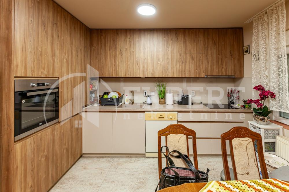 Slika 6 - Zlatarska,  Kuća na prodaju, 500m2, 375.000€