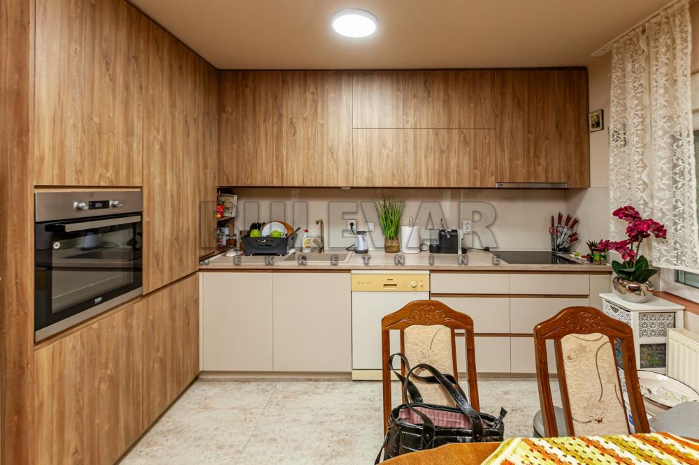 Slika 6 - Zlatarska, Kuća na prodaju, 500m2, 375.000€