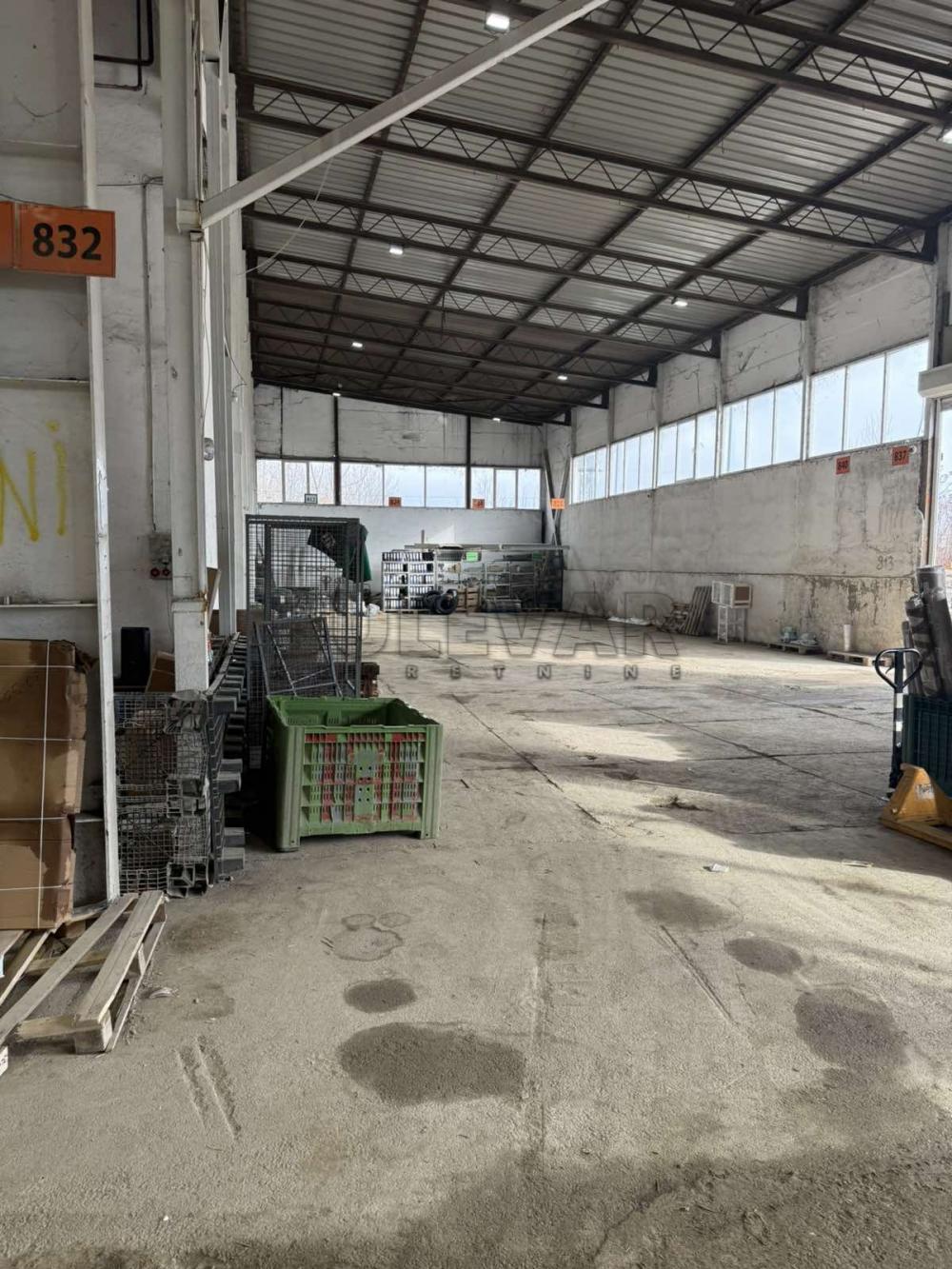 Slika 3 - Bulevar 12. februar,  Lokal za izdavanje, 1500m2, 4.500€