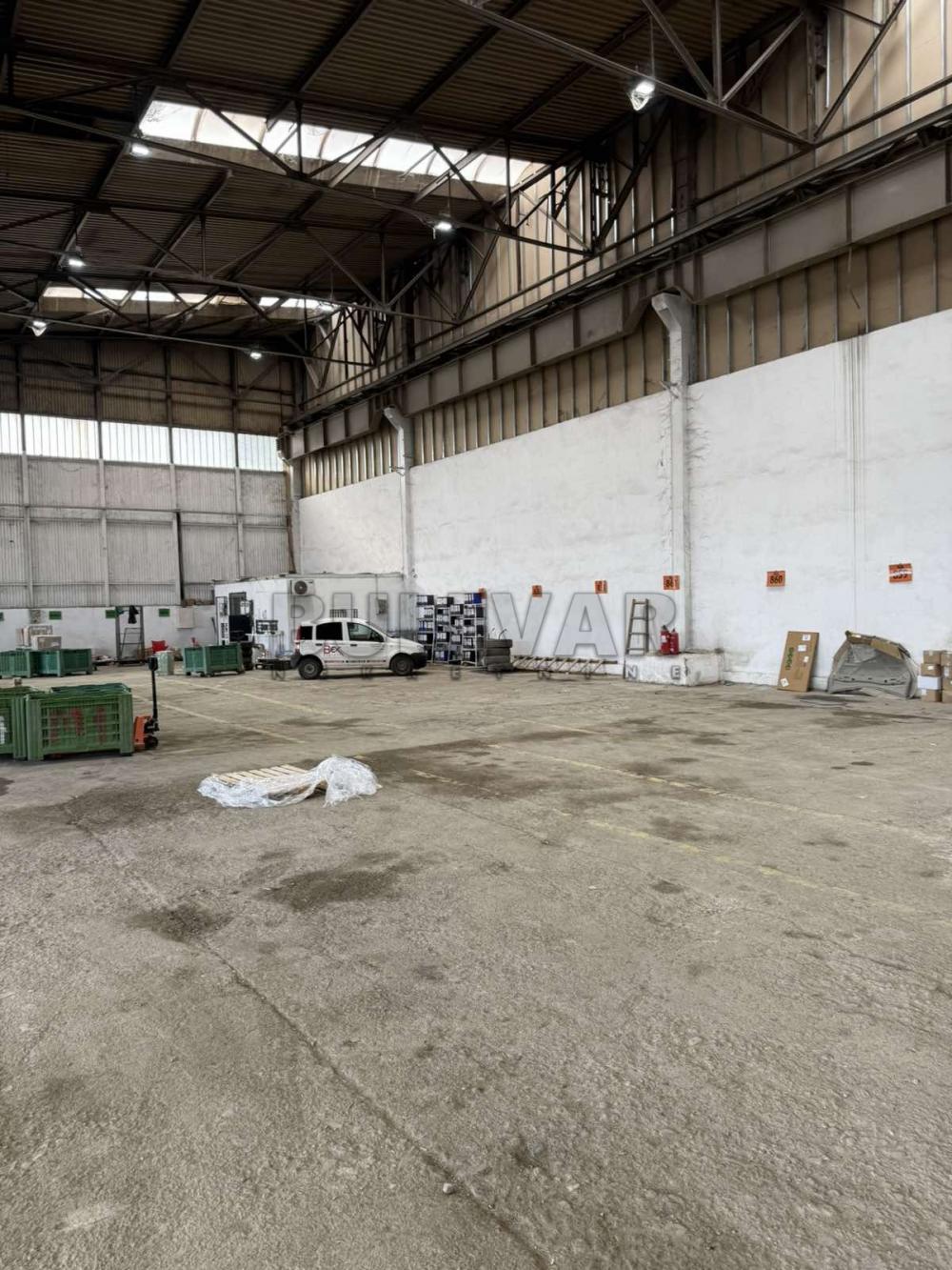 Slika 1 - Bulevar 12. februar,  Lokal za izdavanje, 1500m2, 4.500€