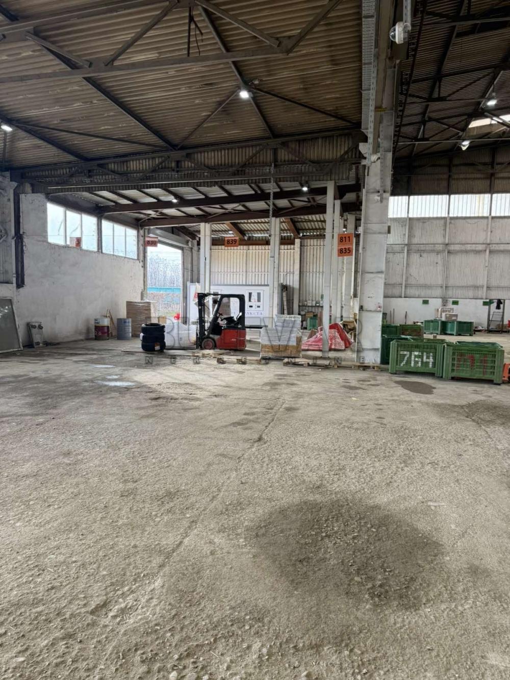 Slika 4 - Bulevar 12. februar,  Lokal za izdavanje, 1500m2, 4.500€