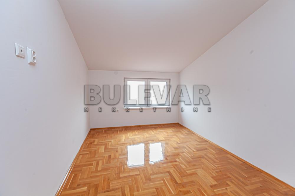 Slika 4 - Generala Milojka Lešjanina, Četvorosoban stan na prodaju, 54m2, 89.314€