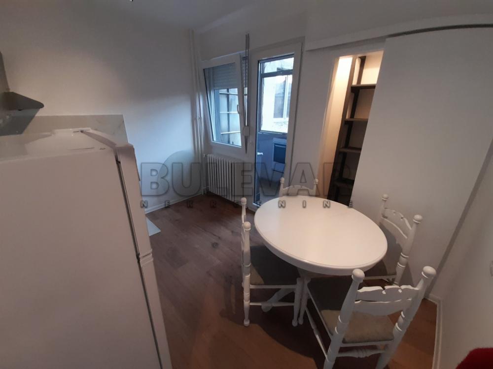 Slika 5 - Cara Dušana, Trosoban stan za izdavanje, 63m2, 450€