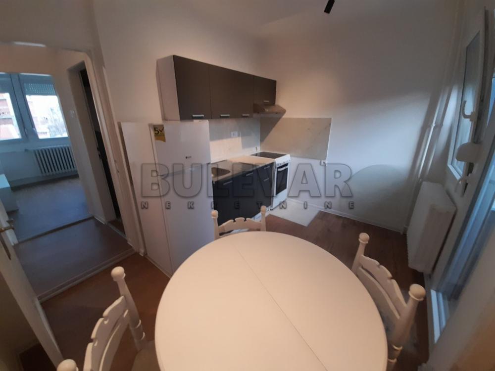 Slika 4 - Cara Dušana, Trosoban stan za izdavanje, 63m2, 450€