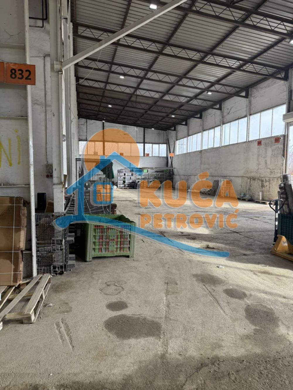 Slika 3 - Bulevar 12. februar,  Lokal za izdavanje, 1500m2, 4.500€