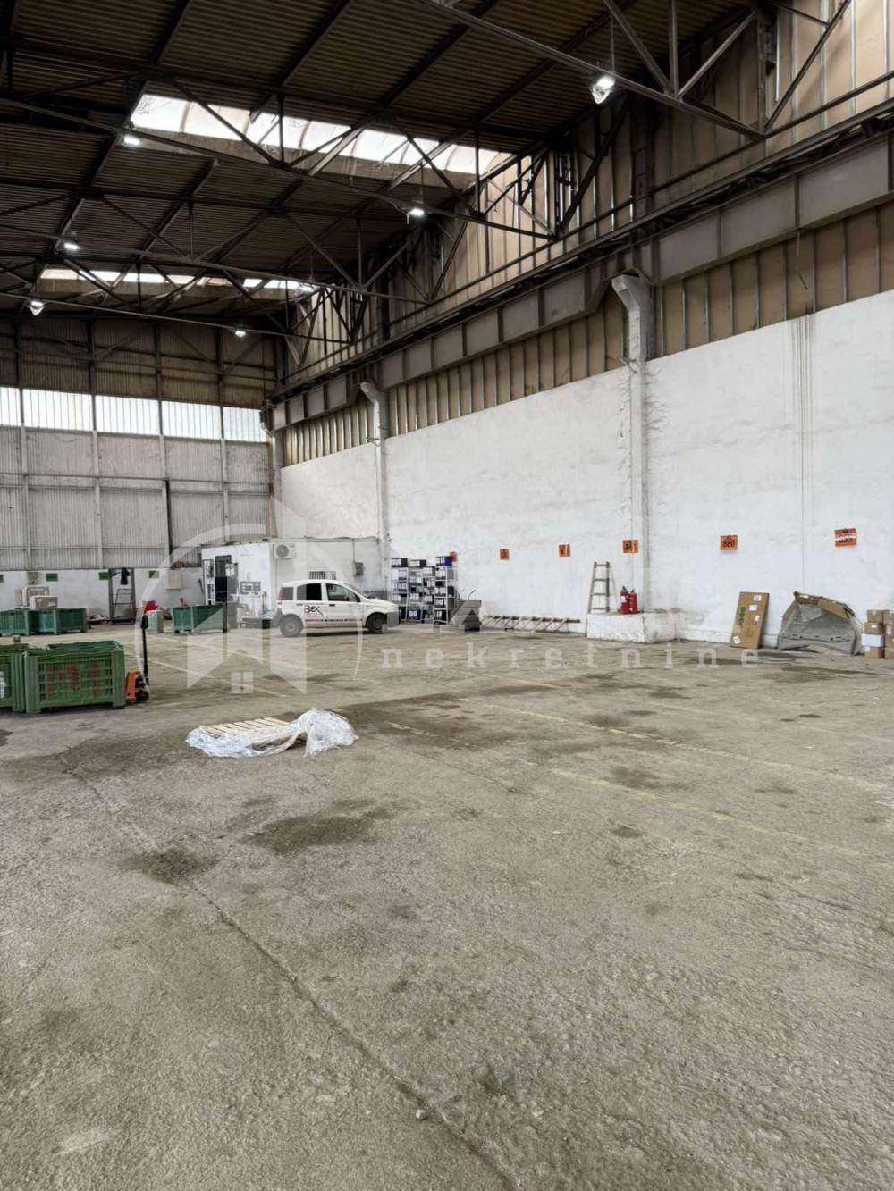 Slika 1 - Bulevar 12. februar,  Lokal za izdavanje, 1500m2, 4.500€