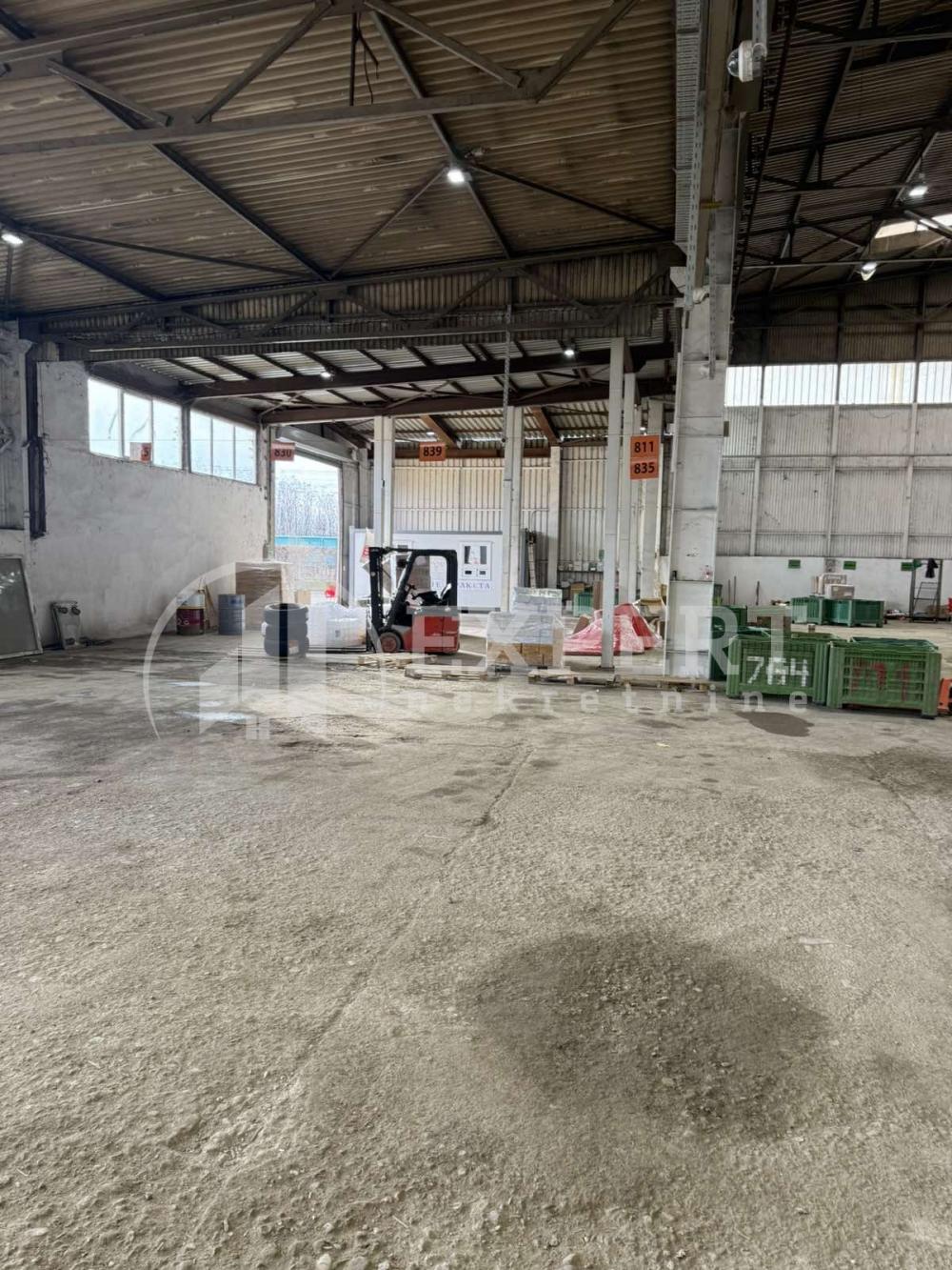 Slika 4 - Bulevar 12. februar,  Lokal za izdavanje, 1500m2, 4.500€