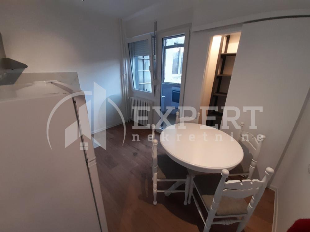 Slika 5 - Cara Dušana, Trosoban stan za izdavanje, 63m2, 450€