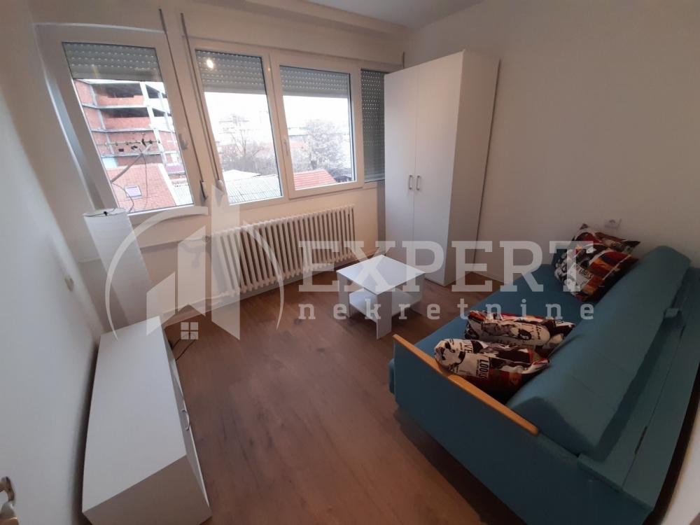 Slika 3 - Cara Dušana, Trosoban stan za izdavanje, 63m2, 450€