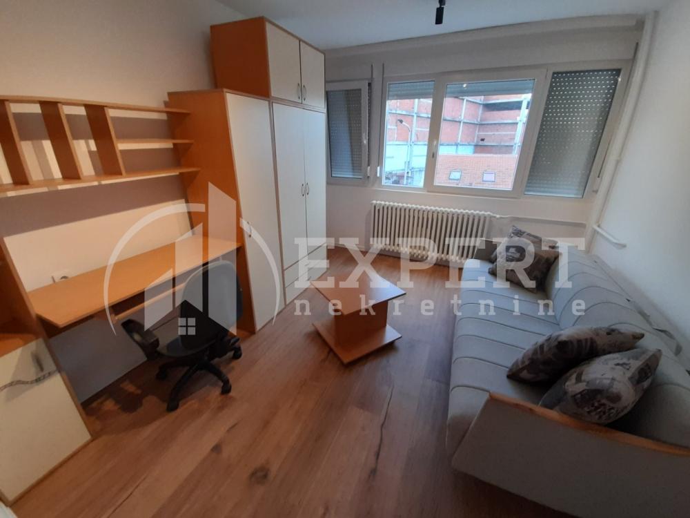 Slika 2 - Cara Dušana, Trosoban stan za izdavanje, 63m2, 450€