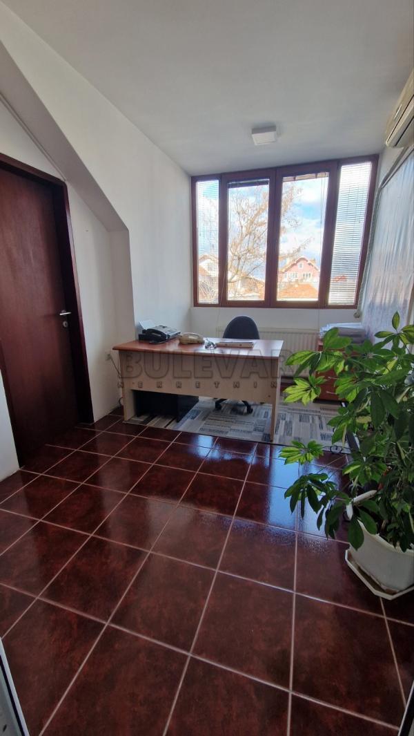 Glavna slika -Topličkog partizanskog odreda,  Lokal za izdavanje, 90m2, 330€