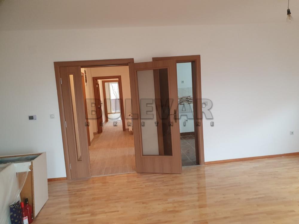 Slika 1 - Španskih boraca, Četvorosoban stan za izdavanje, 116m2, 500€