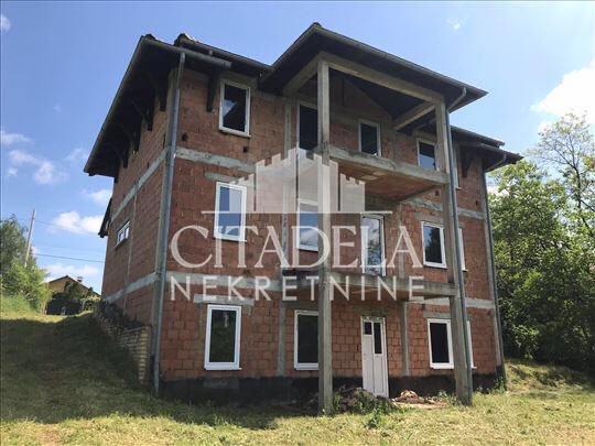 Glavna slika -Lipovički put,  Kuća na prodaju, 316m2, 199.000€