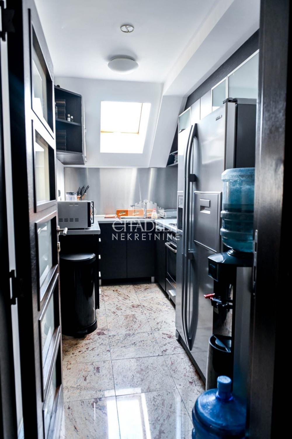 Slika 9 - Trgovačka, Četvorosoban stan na prodaju, 100m2, 240.000€