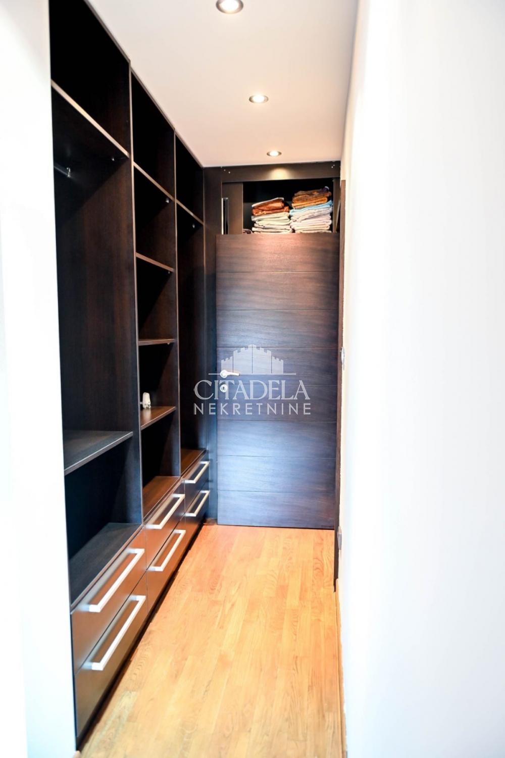 Slika 11 - Trgovačka, Četvorosoban stan na prodaju, 100m2, 240.000€