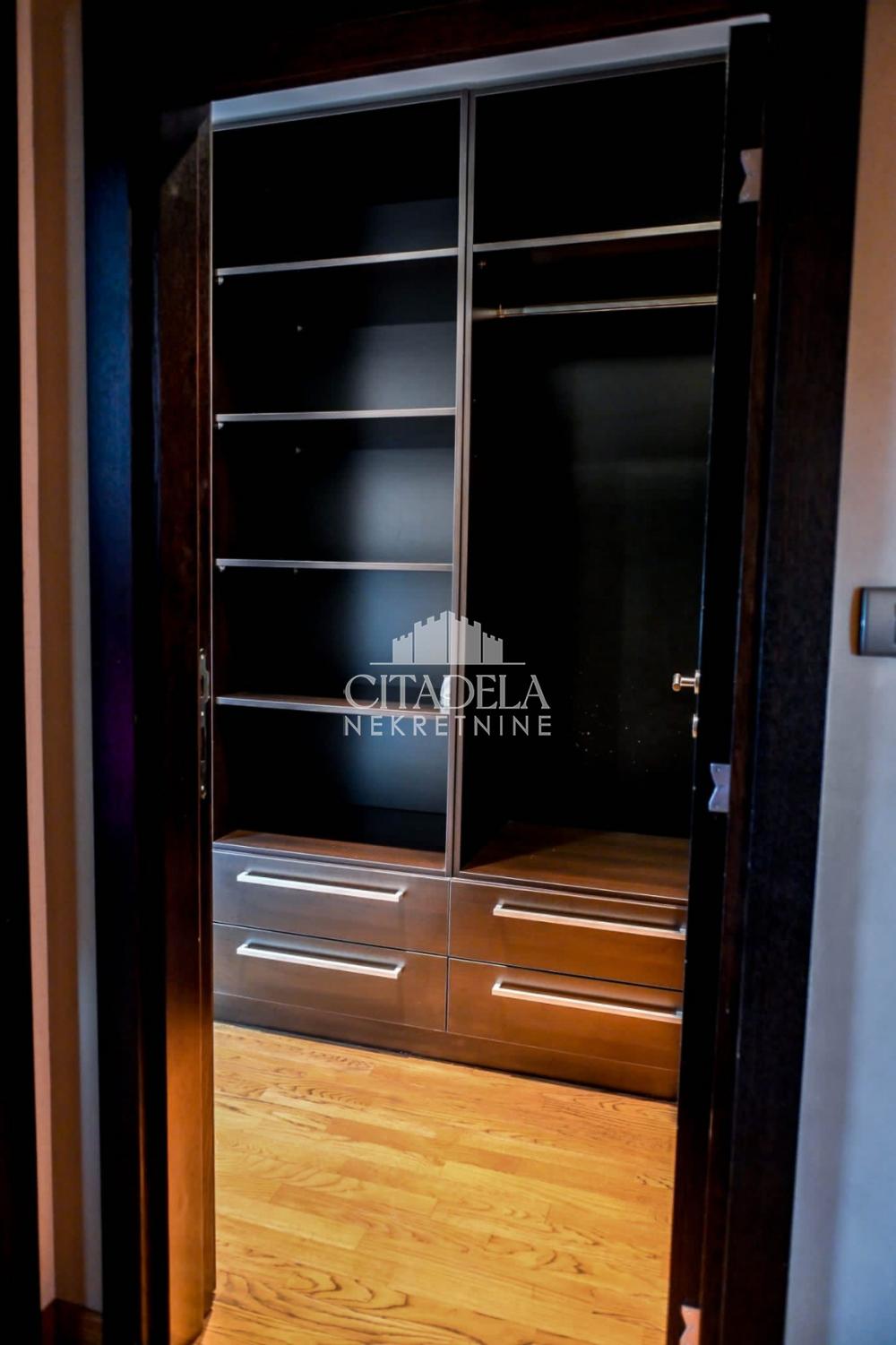 Slika 10 - Trgovačka, Četvorosoban stan na prodaju, 100m2, 240.000€