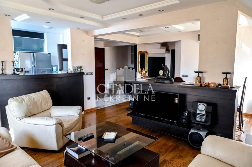 Glavna slika -Trgovačka, Četvorosoban stan na prodaju, 100m2, 240.000€