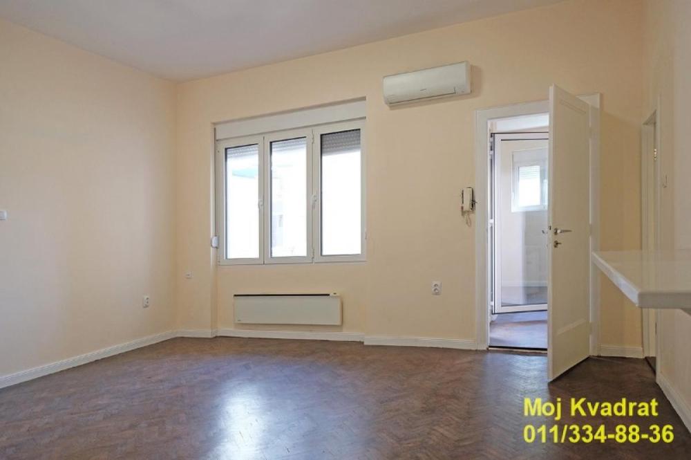 Slika 1 - Četvorosoban stan za izdavanje, 105m2, 1.200€