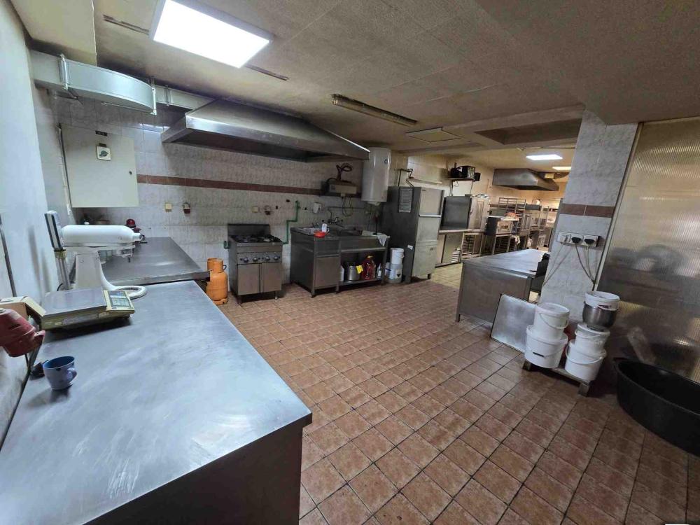 Slika 9 - Vojvode Stepe,  Lokal za izdavanje, 600m2, 5.000€