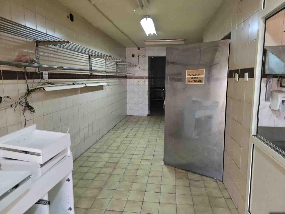 Slika 11 - Vojvode Stepe,  Lokal za izdavanje, 600m2, 5.000€