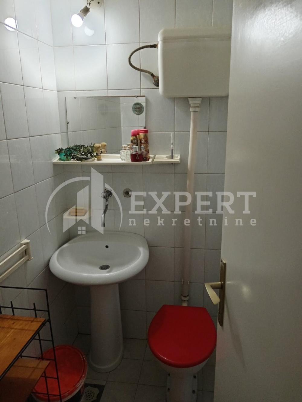 Slika 2 - Bulevar Nikole Tesle, Trosoban stan na prodaju, 95m2, 120.000€