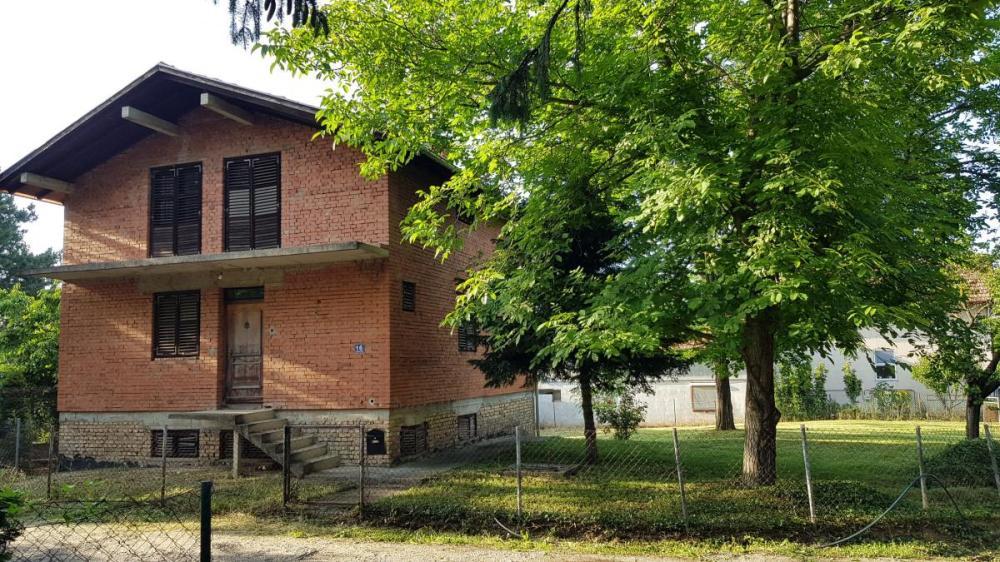 Glavna slika -Sremskih Partizana,  Kuća na prodaju, 278m2, 231.750€