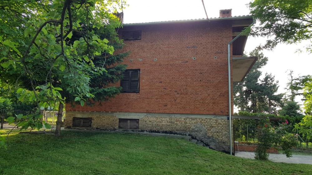 Slika 3 - Sremskih Partizana,  Kuća na prodaju, 278m2, 231.750€