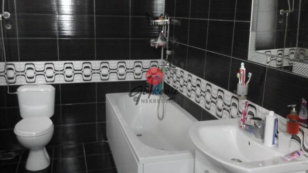 Slika 10 - Partizanski blok ulica 2.,  Kuća na prodaju, 301m2, 247.000€