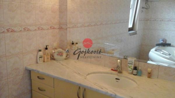 Slika 9 - Partizanski blok ulica 2.,  Kuća na prodaju, 301m2, 247.000€