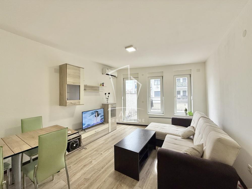 Slika 1 - Banjska, Trosoban stan za izdavanje, 53m2, 850€