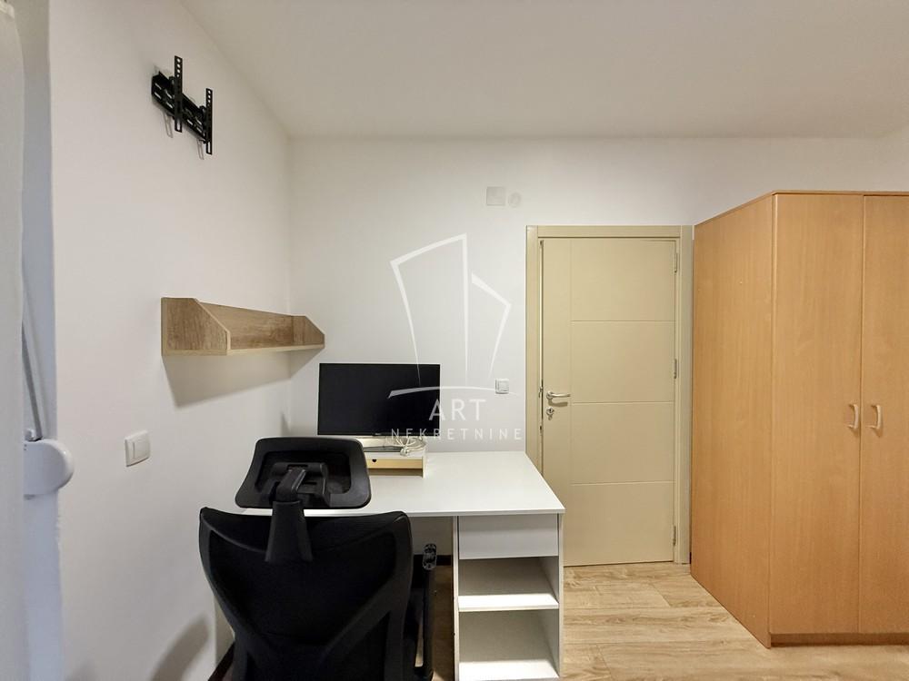 Slika 8 - Banjska, Trosoban stan za izdavanje, 53m2, 850€