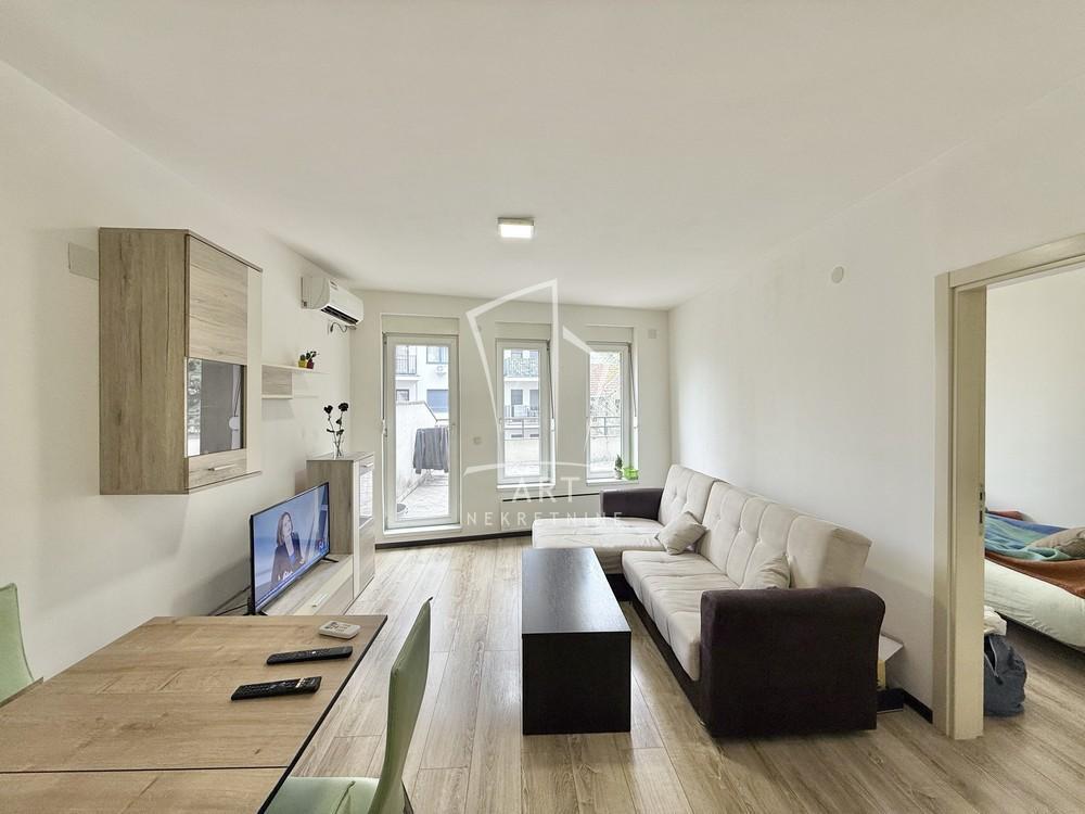 Glavna slika -Banjska, Trosoban stan za izdavanje, 53m2, 850€