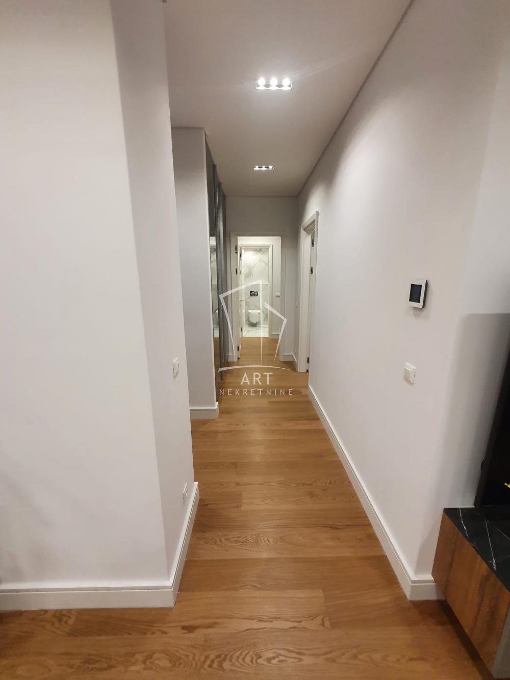 Slika 11 - Vojvode Milenka, Trosoban stan za izdavanje, 88m2, 2.200€