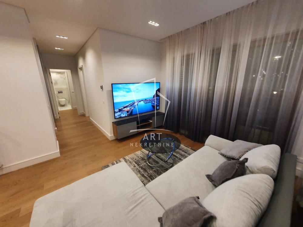 Slika 1 - Vojvode Milenka, Trosoban stan za izdavanje, 88m2, 2.200€